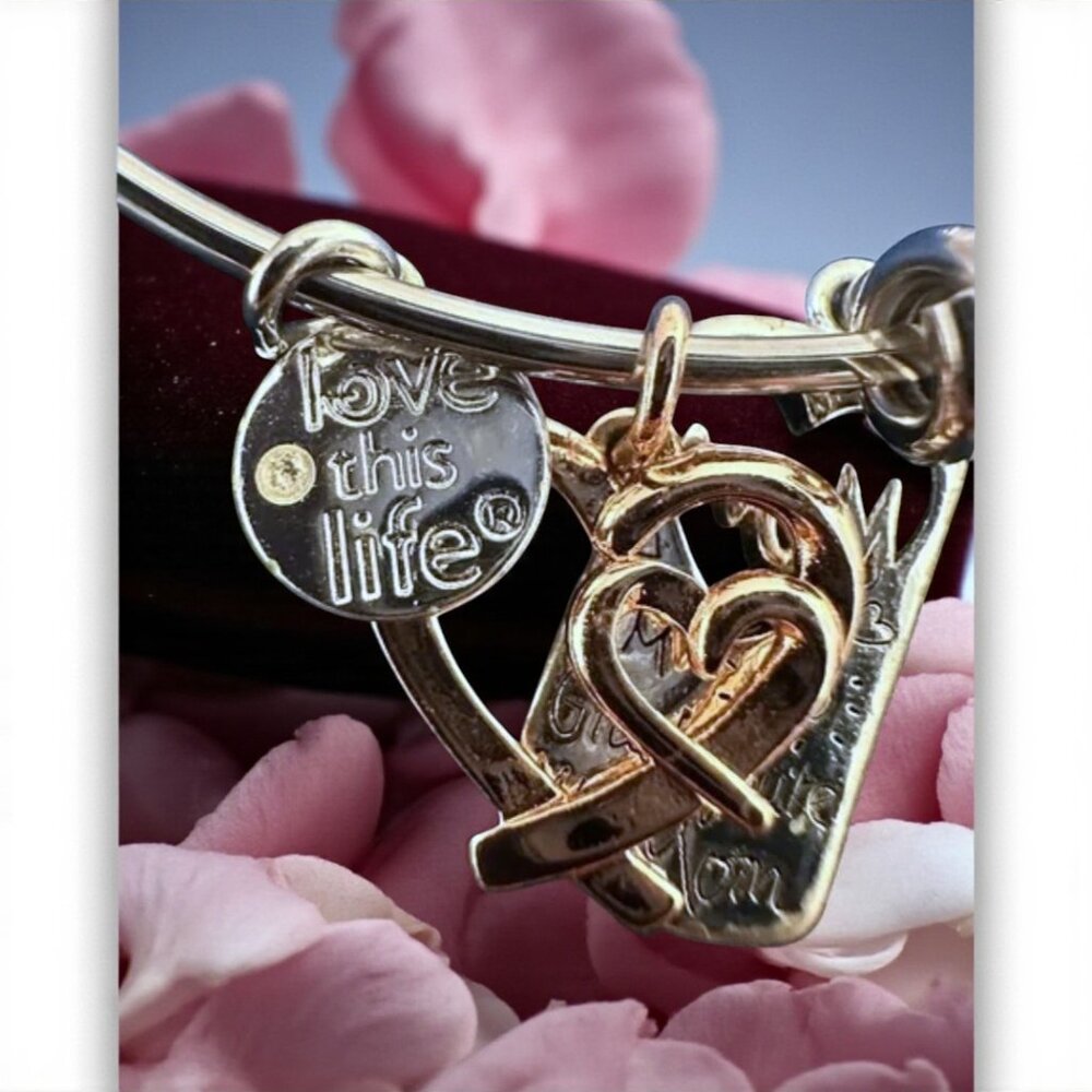 Love This Life โMomโ Silver adjustable two tone bracelet NWOT - Picture 7 of 8